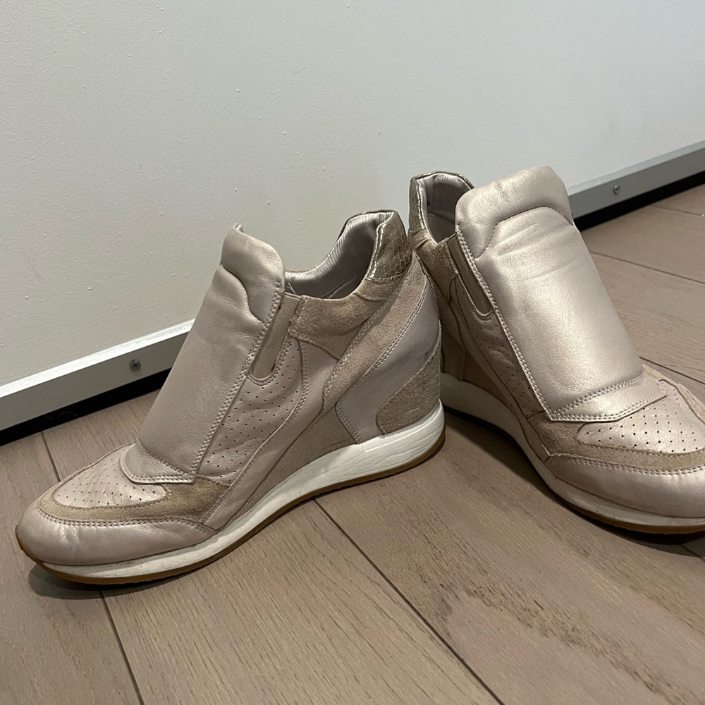 Wedge sneakers